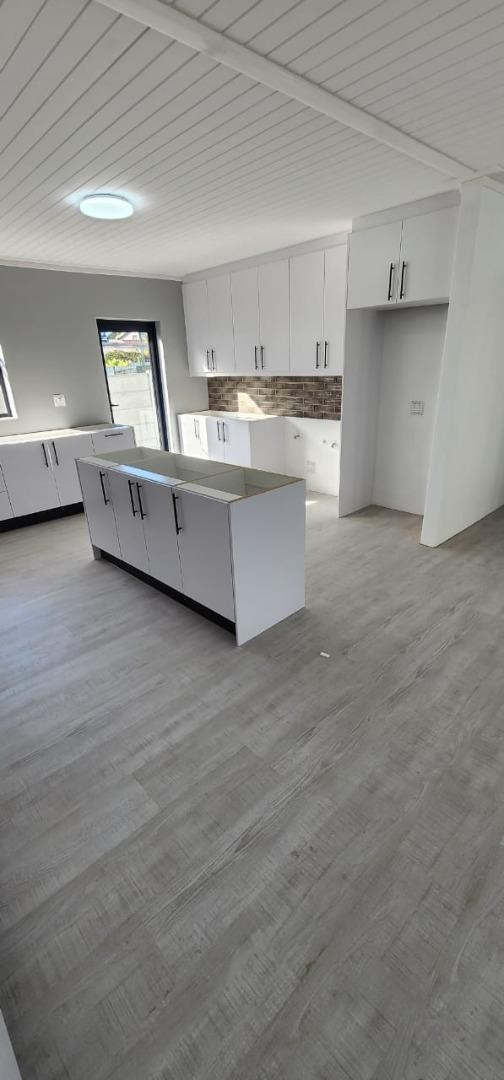 5 Bedroom Property for Sale in Kleinbaai Western Cape